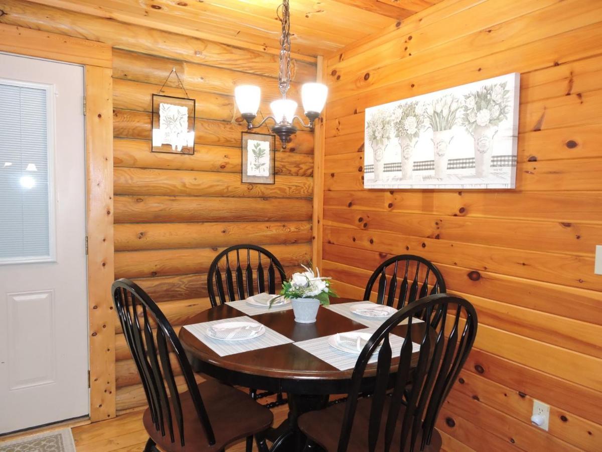 Bear Nakid Villa Pigeon Forge Bagian luar foto