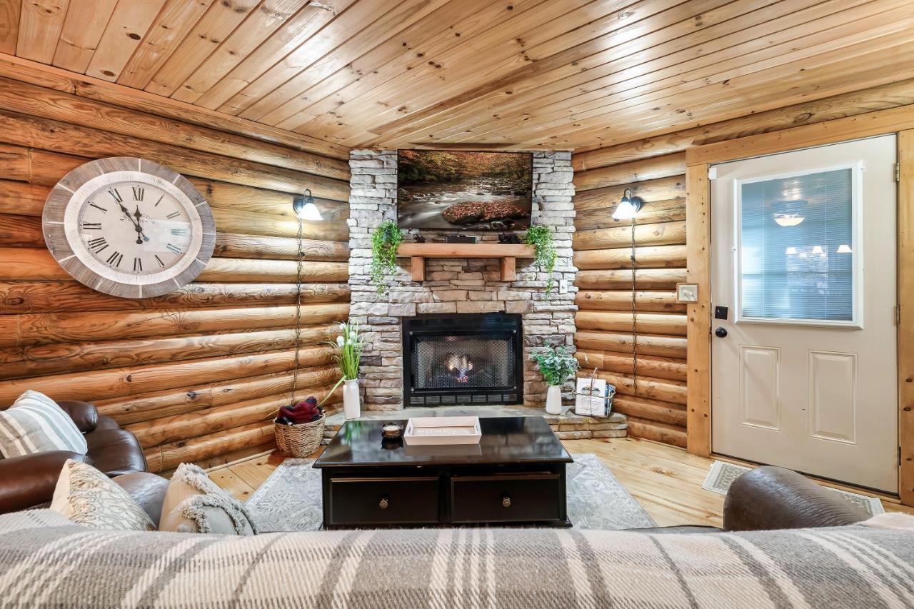 Bear Nakid Villa Pigeon Forge Bagian luar foto
