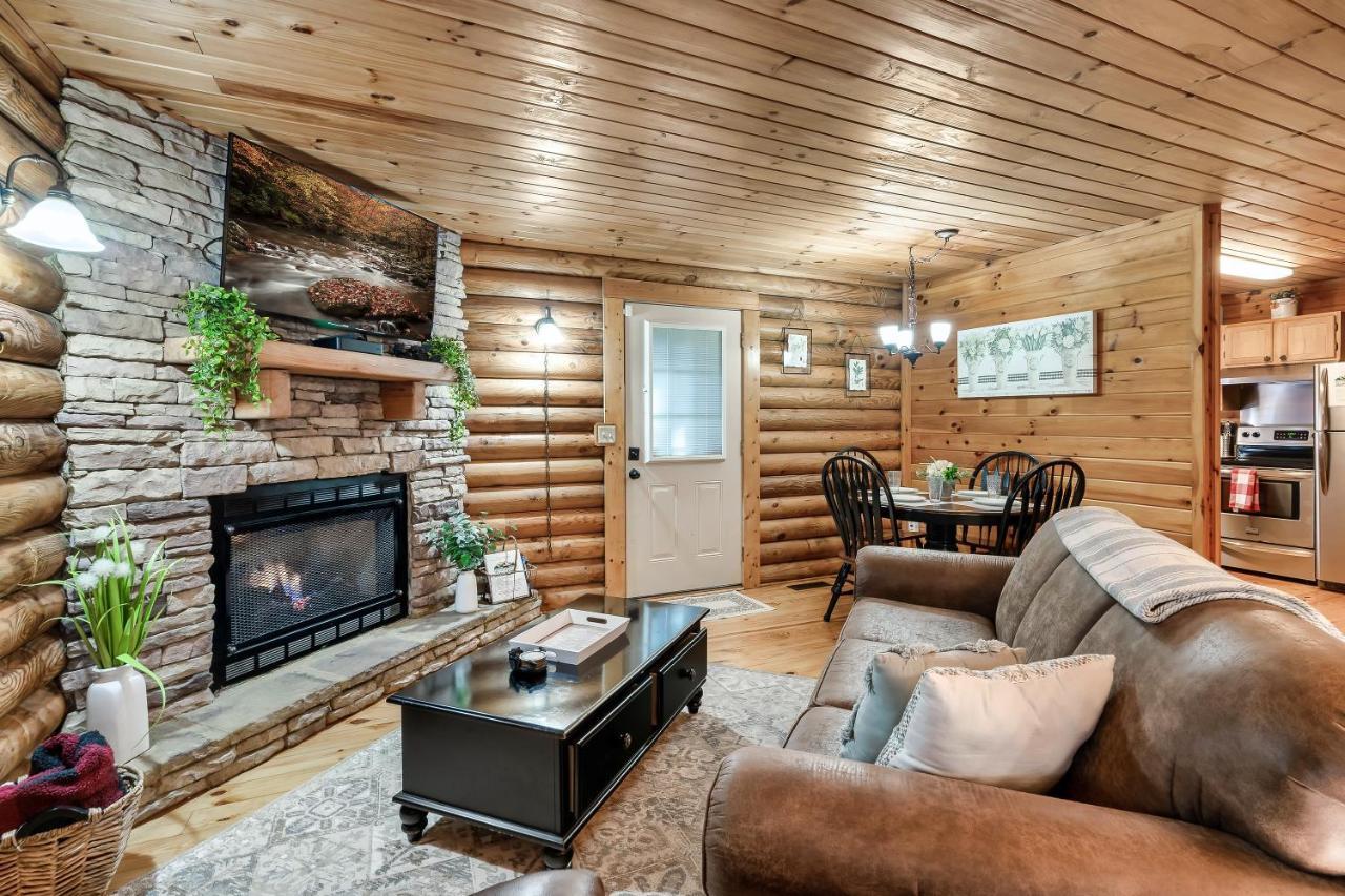 Bear Nakid Villa Pigeon Forge Bagian luar foto