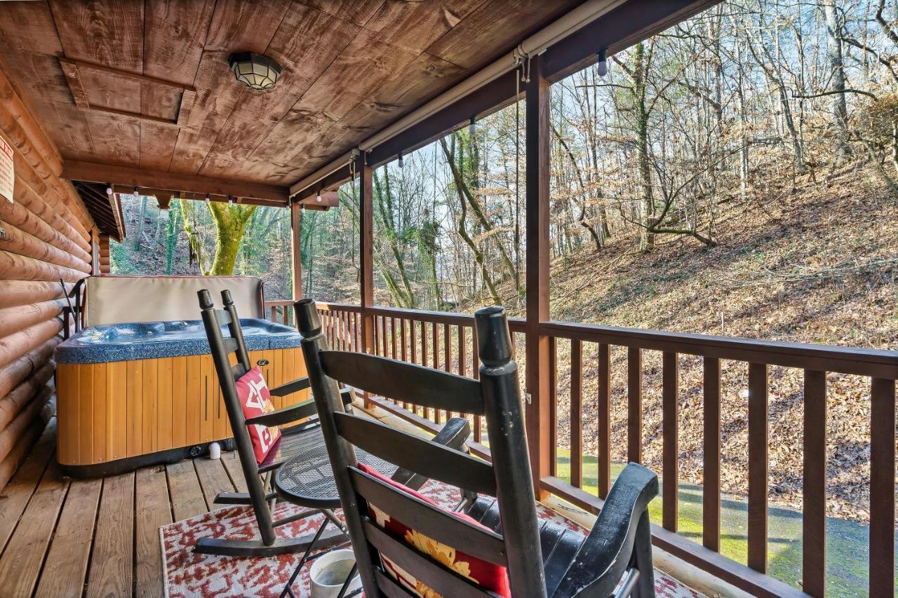 Bear Nakid Villa Pigeon Forge Bagian luar foto