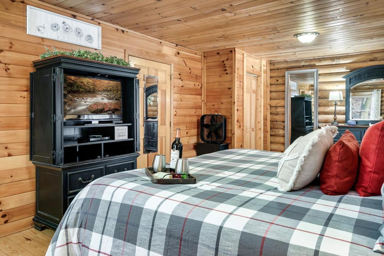 Bear Nakid Villa Pigeon Forge Bagian luar foto